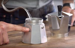 Fill The Moka Pot With Water 800